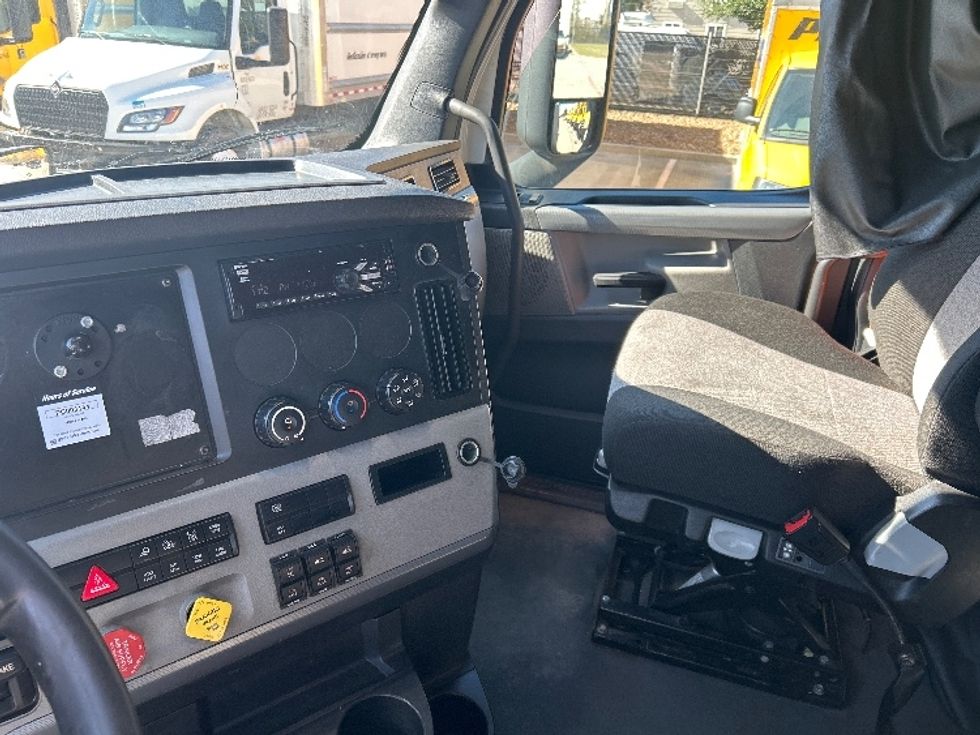 Sleeper Tractor-Heavy Duty Tractors-Freightliner-2022-T12664ST-Houston-TX-566,362\n\t\tmiles-$ 62,750 - Image 10