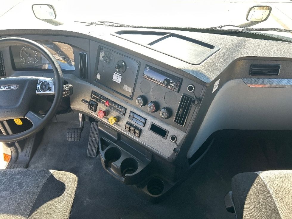 Sleeper Tractor-Heavy Duty Tractors-Freightliner-2022-T12664ST-Houston-TX-566,362\n\t\tmiles-$ 62,750 - Image 12