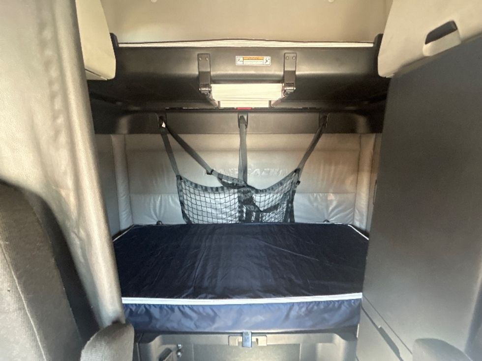 Sleeper Tractor-Heavy Duty Tractors-Freightliner-2022-T12664ST-Houston-TX-566,362\n\t\tmiles-$ 62,750 - Image 16