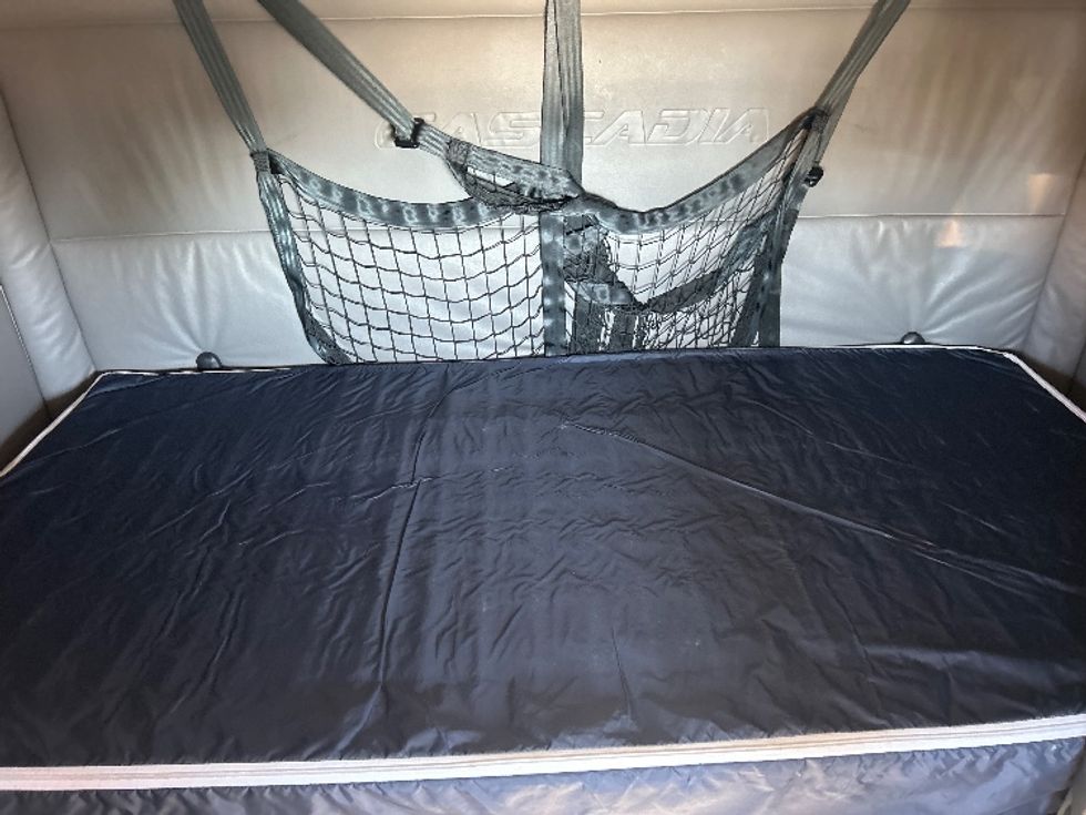 Sleeper Tractor-Heavy Duty Tractors-Freightliner-2022-T12664ST-Houston-TX-566,362\n\t\tmiles-$ 62,750 - Image 17