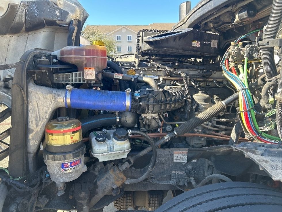 Sleeper Tractor-Heavy Duty Tractors-Freightliner-2022-T12664ST-Houston-TX-566,362\n\t\tmiles-$ 62,750 - Image 21