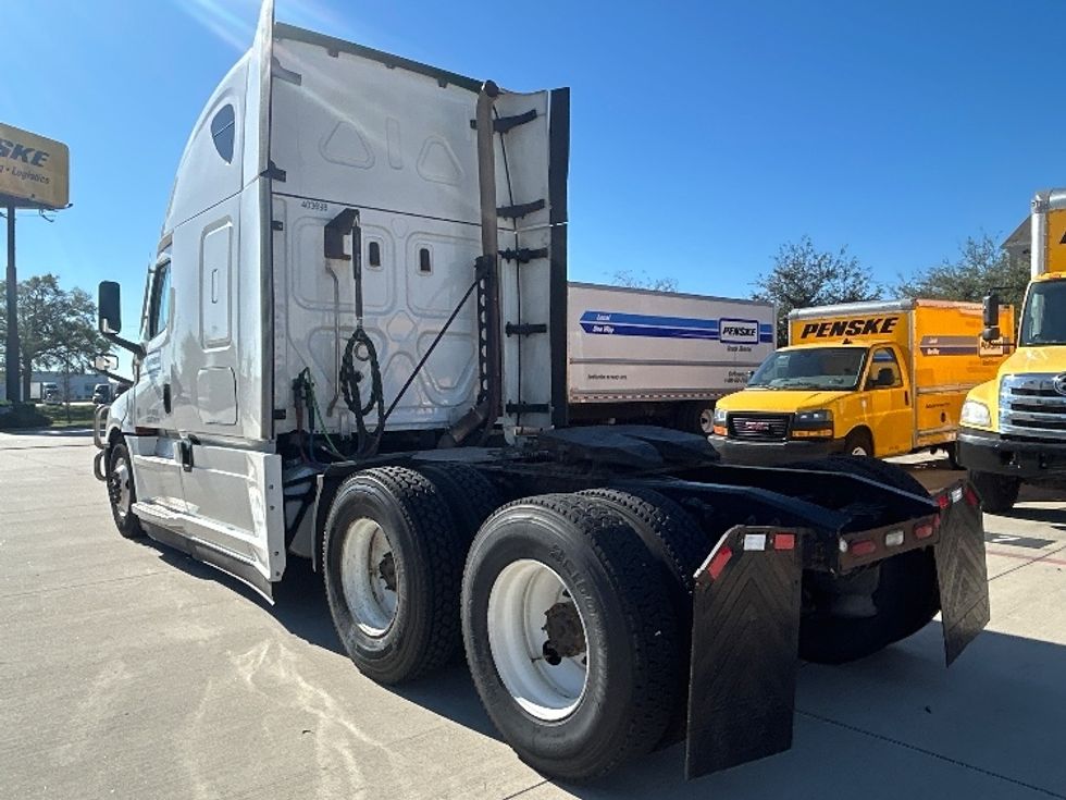 Sleeper Tractor-Heavy Duty Tractors-Freightliner-2022-T12664ST-Houston-TX-566,362\n\t\tmiles-$ 62,750 - Image 5
