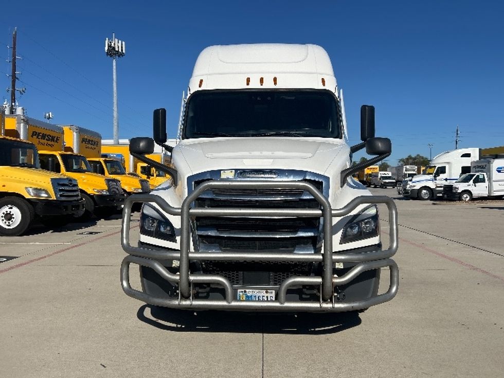 Sleeper Tractor-Heavy Duty Tractors-Freightliner-2022-T12664ST-Houston-TX-583,711\n\t\tmiles-$ 64,000 - Image 2