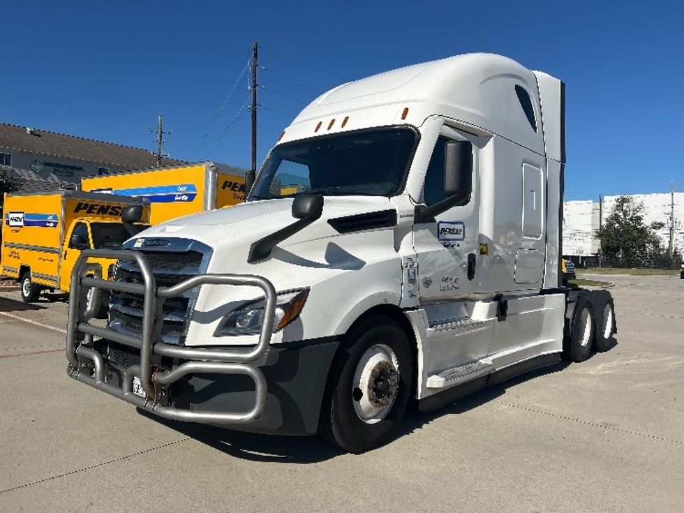 Sleeper Tractor-Heavy Duty Tractors-Freightliner-2022-T12664ST-Houston-TX-583,711\n\t\tmiles-$ 64,000 - Image 3