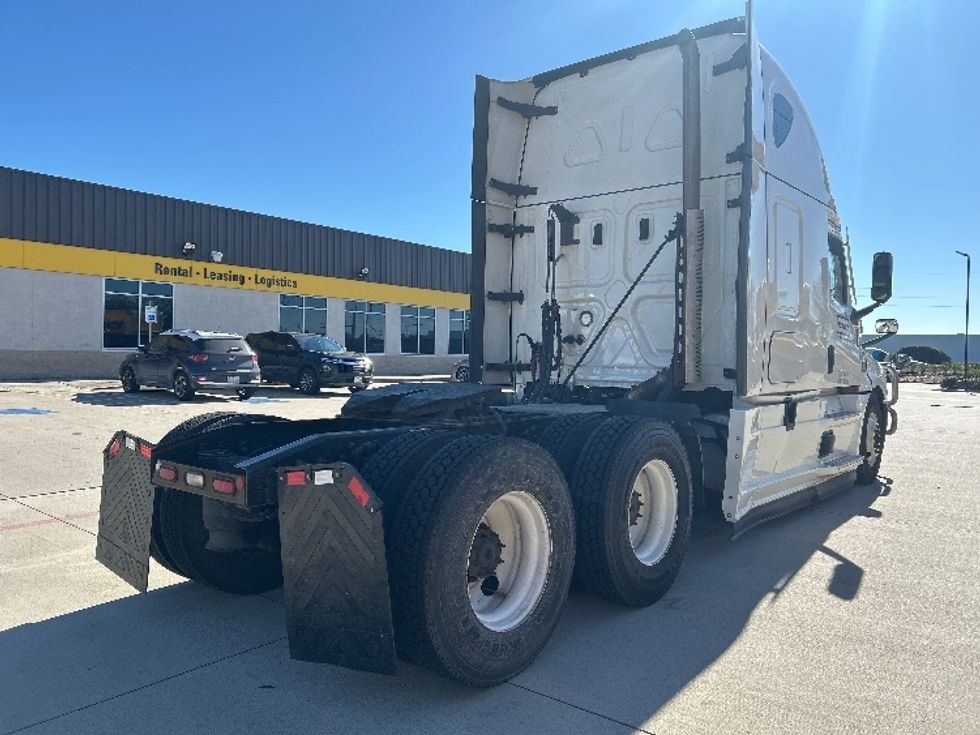 Sleeper Tractor-Heavy Duty Tractors-Freightliner-2022-T12664ST-Houston-TX-583,711\n\t\tmiles-$ 64,000 - Image 7