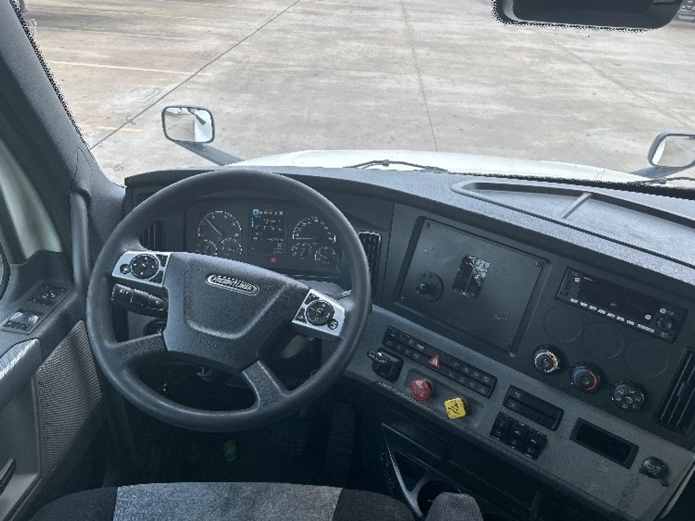 Sleeper Tractor-Heavy Duty Tractors-Freightliner-2022-T12664ST-Houston-TX-662,751\n\t\tmiles-$ 63,250 - Image 11