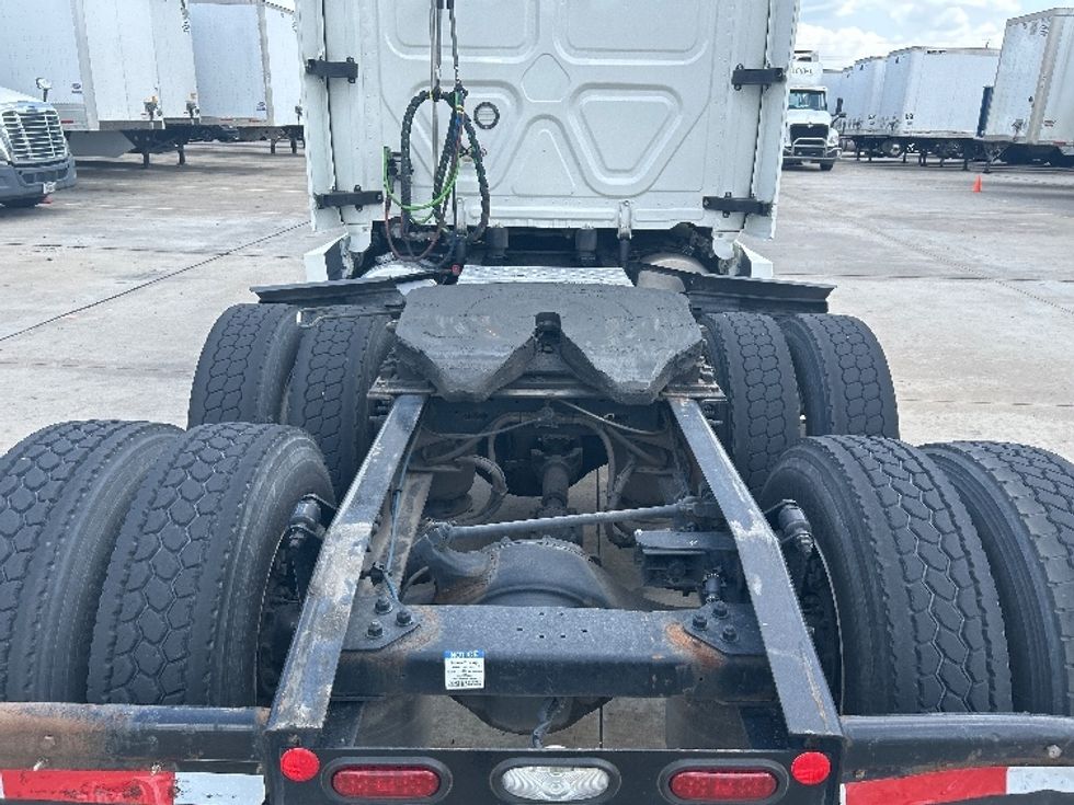 Sleeper Tractor-Heavy Duty Tractors-Freightliner-2022-T12664ST-Houston-TX-662,751\n\t\tmiles-$ 63,250 - Image 6