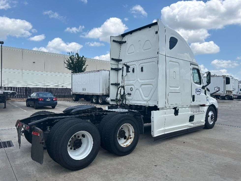 Sleeper Tractor-Heavy Duty Tractors-Freightliner-2022-T12664ST-Houston-TX-662,751\n\t\tmiles-$ 63,250 - Image 7