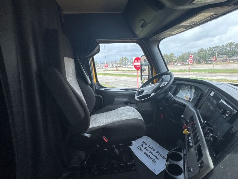 Sleeper Tractor-Heavy Duty Tractors-Freightliner-2022-T12664ST-Houston-TX-670,048\n\t\tmiles-$ 47,750 - Image 15