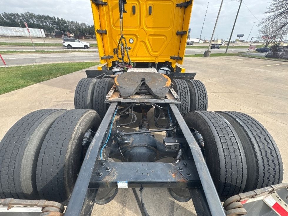 Sleeper Tractor-Heavy Duty Tractors-Freightliner-2022-T12664ST-Houston-TX-670,048\n\t\tmiles-$ 47,750 - Image 6