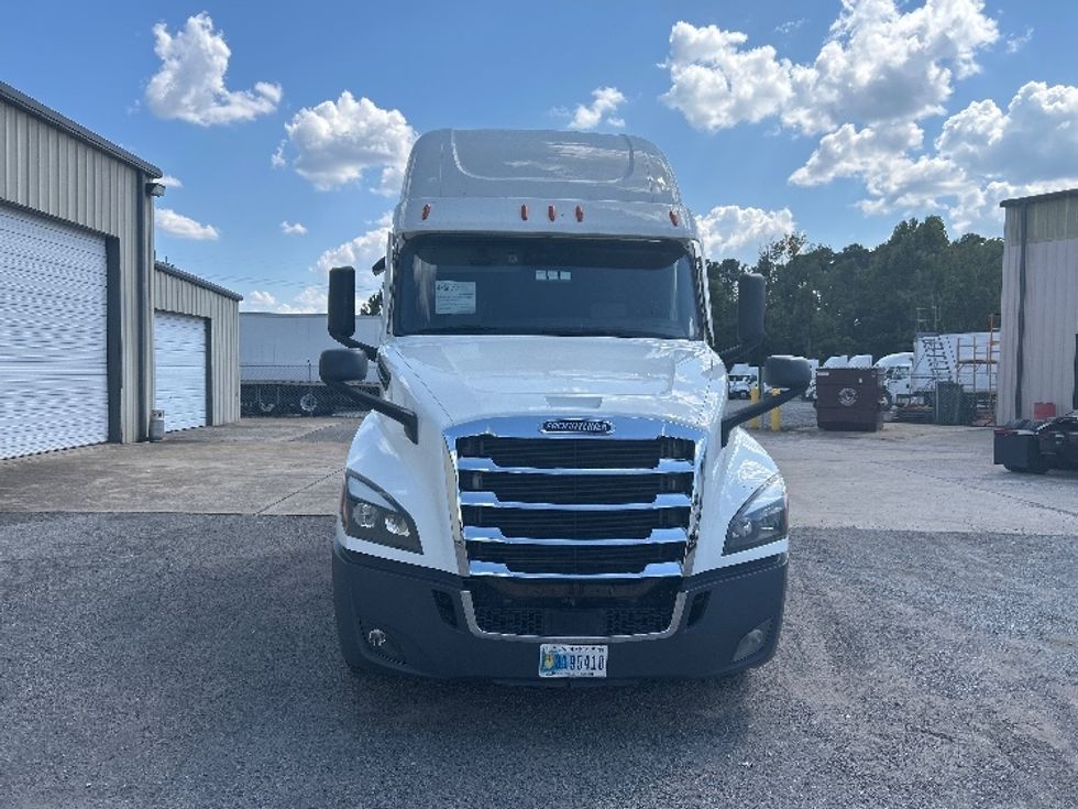 Sleeper Tractor-Heavy Duty Tractors-Freightliner-2022-T12664ST-Hueytown-AL-495,775\n\t\tmiles-$ 78,500 - Image 2
