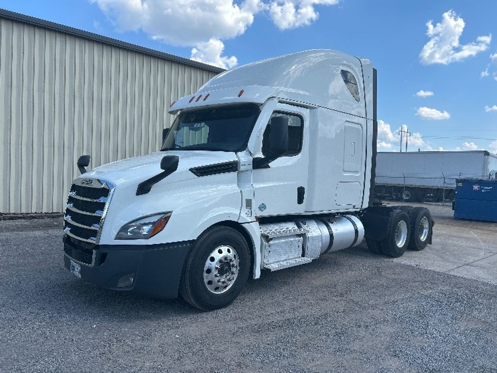 Sleeper Tractor-Heavy Duty Tractors-Freightliner-2022-T12664ST-Hueytown-AL-495,775\n\t\tmiles-$ 78,500 - Image 3