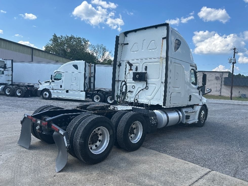 Sleeper Tractor-Heavy Duty Tractors-Freightliner-2022-T12664ST-Hueytown-AL-495,775\n\t\tmiles-$ 78,500 - Image 7