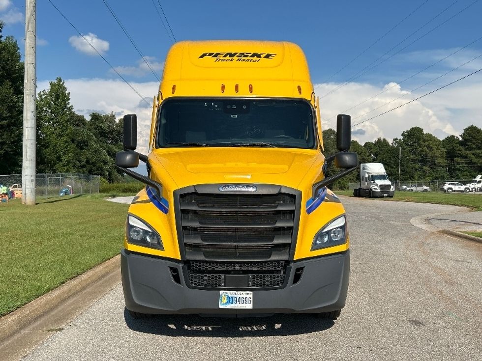 Sleeper Tractor-Heavy Duty Tractors-Freightliner-2022-T12664ST-Hueytown-AL-543,753\n\t\tmiles-$ 63,500 - Image 2