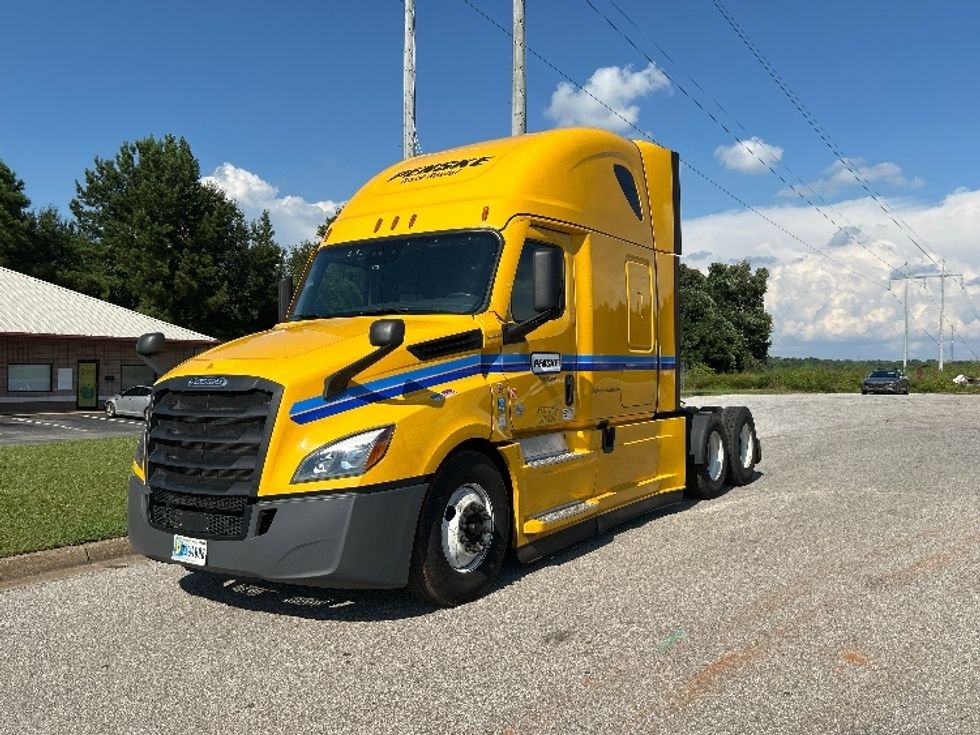 Sleeper Tractor-Heavy Duty Tractors-Freightliner-2022-T12664ST-Hueytown-AL-543,753\n\t\tmiles-$ 63,500 - Image 3