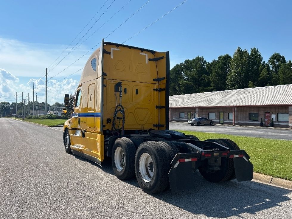 Sleeper Tractor-Heavy Duty Tractors-Freightliner-2022-T12664ST-Hueytown-AL-543,753\n\t\tmiles-$ 63,500 - Image 5