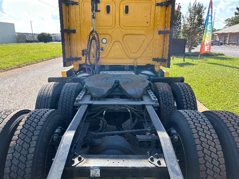 Sleeper Tractor-Heavy Duty Tractors-Freightliner-2022-T12664ST-Hueytown-AL-543,753\n\t\tmiles-$ 63,500 - Image 6