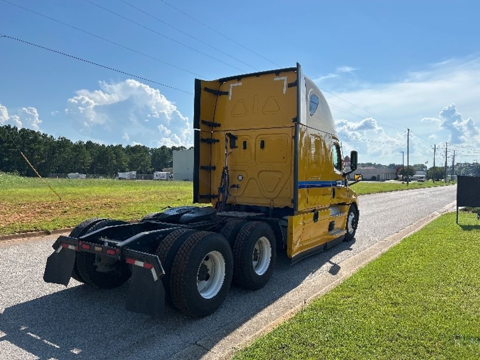 Sleeper Tractor-Heavy Duty Tractors-Freightliner-2022-T12664ST-Hueytown-AL-543,753\n\t\tmiles-$ 63,500 - Image 7