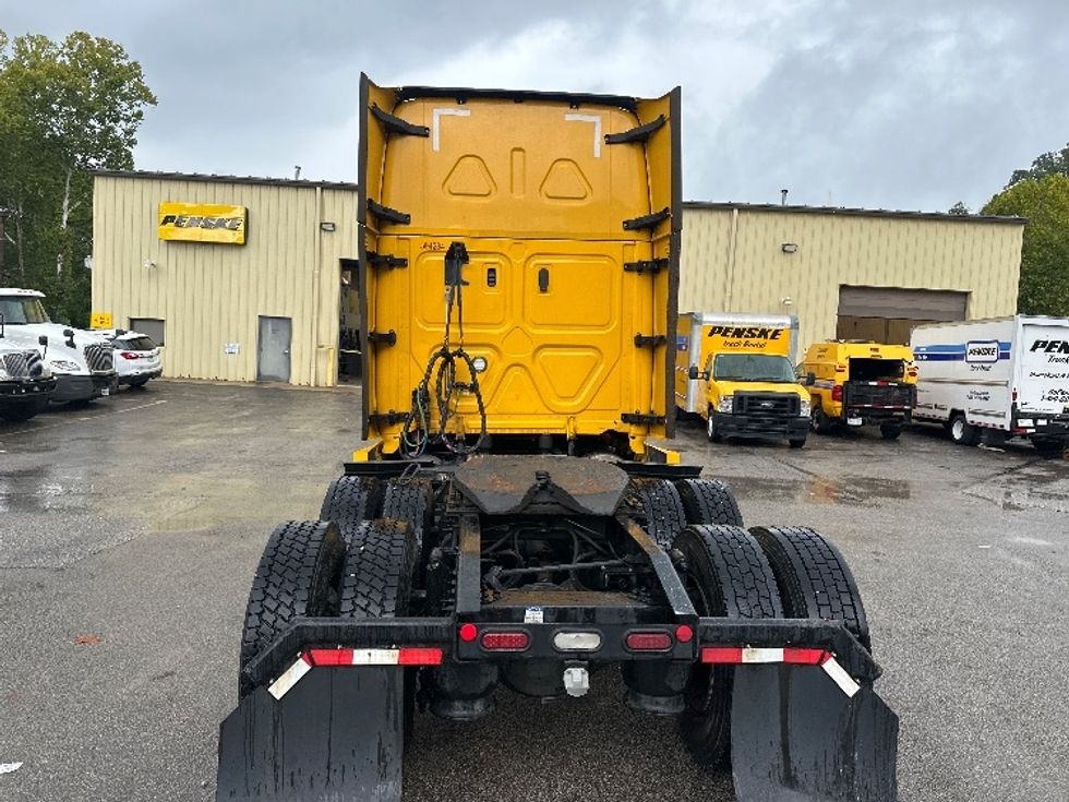 Sleeper Tractor-Heavy Duty Tractors-Freightliner-2022-T12664ST-Huntington-WV-547,589\n\t\tmiles-$ 60,000 - Image 6