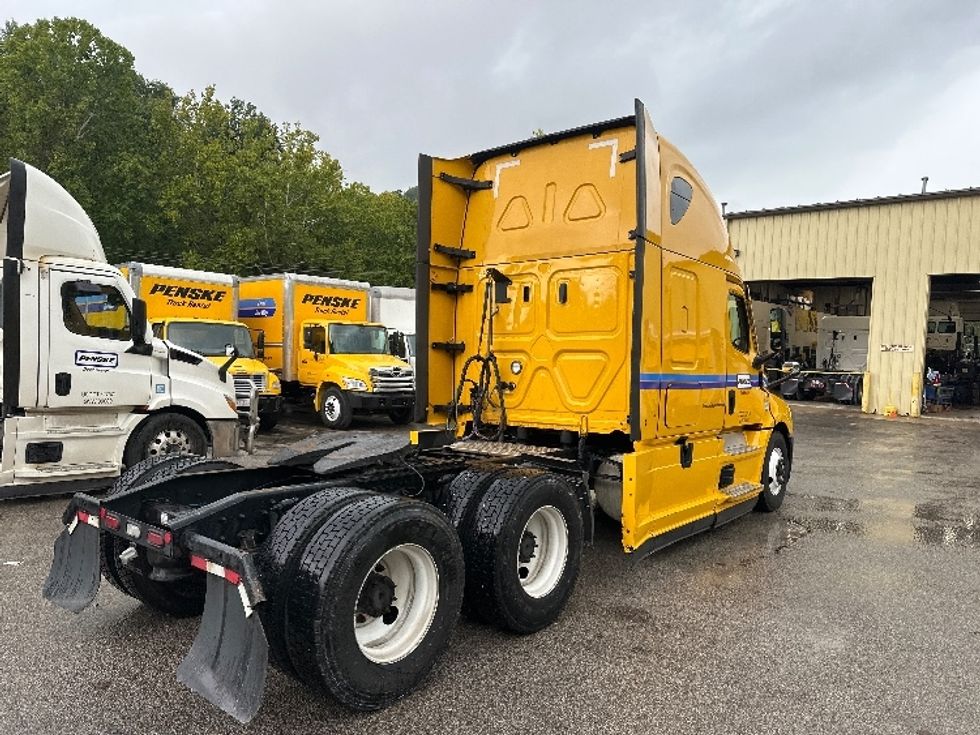 Sleeper Tractor-Heavy Duty Tractors-Freightliner-2022-T12664ST-Huntington-WV-547,589\n\t\tmiles-$ 60,000 - Image 7
