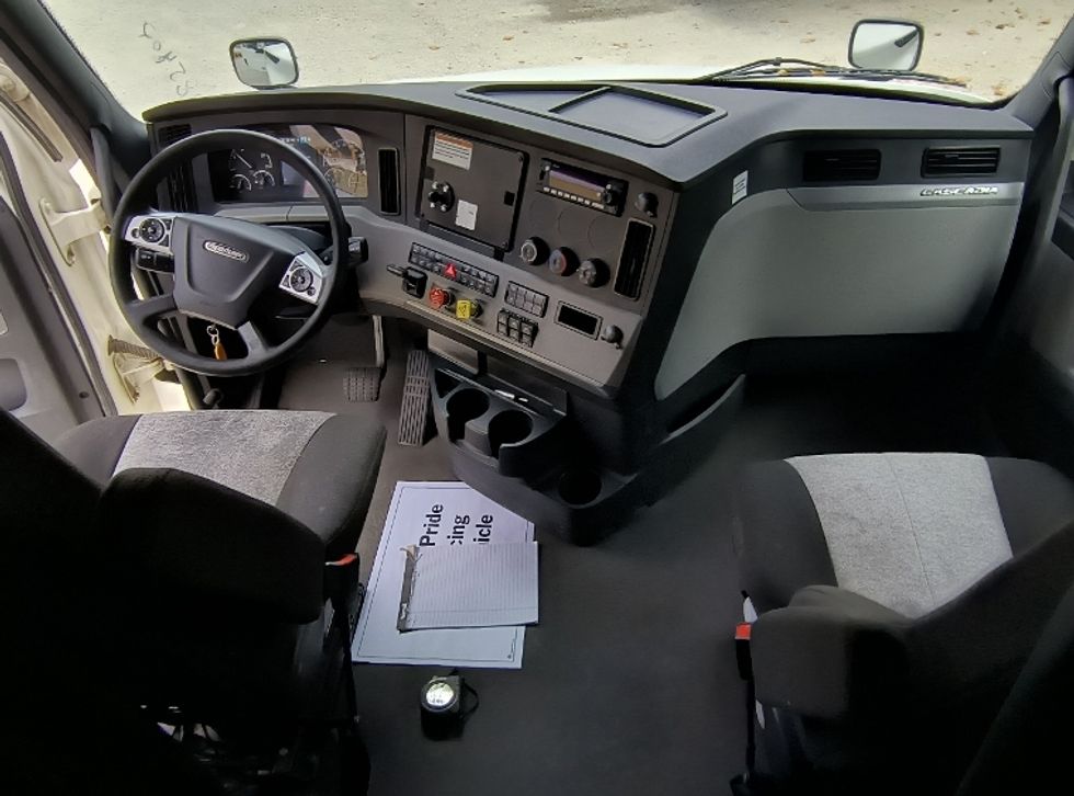 Sleeper Tractor-Heavy Duty Tractors-Freightliner-2022-T12664ST-Huntington-WV-551,720\n\t\tmiles-$ 62,750 - Image 10