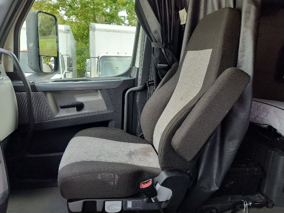 Sleeper Tractor-Heavy Duty Tractors-Freightliner-2022-T12664ST-Huntington-WV-551,720\n\t\tmiles-$ 62,750 - Image 14