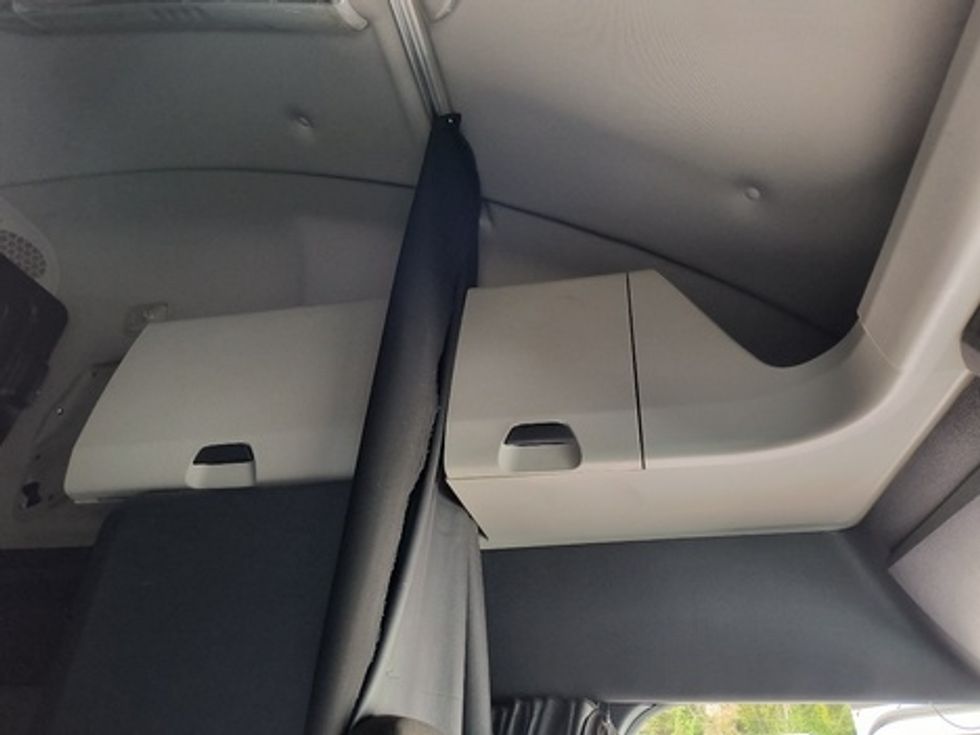 Sleeper Tractor-Heavy Duty Tractors-Freightliner-2022-T12664ST-Huntington-WV-551,720\n\t\tmiles-$ 62,750 - Image 15