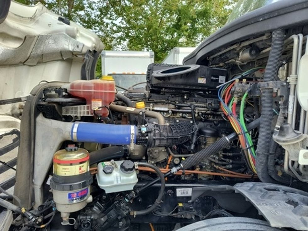 Sleeper Tractor-Heavy Duty Tractors-Freightliner-2022-T12664ST-Huntington-WV-551,720\n\t\tmiles-$ 62,750 - Image 18