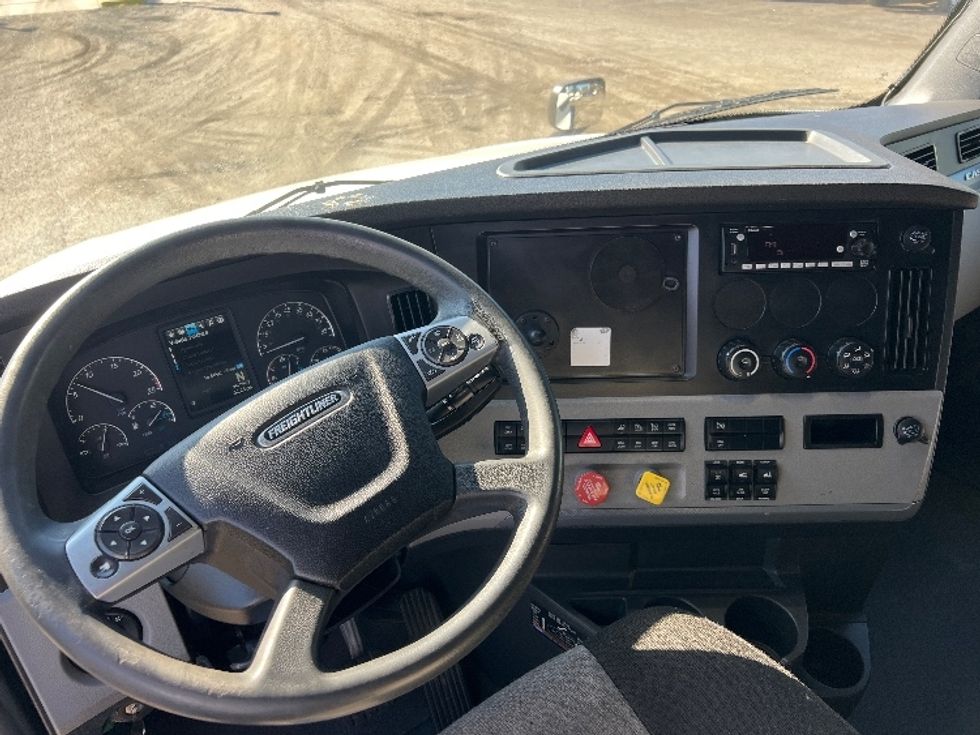 Sleeper Tractor-Heavy Duty Tractors-Freightliner-2022-T12664ST-Indian Trail-NC-298,358\n\t\tmiles-$ 85,250 - Image 10
