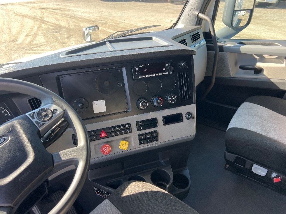 Sleeper Tractor-Heavy Duty Tractors-Freightliner-2022-T12664ST-Indian Trail-NC-298,358\n\t\tmiles-$ 85,250 - Image 11