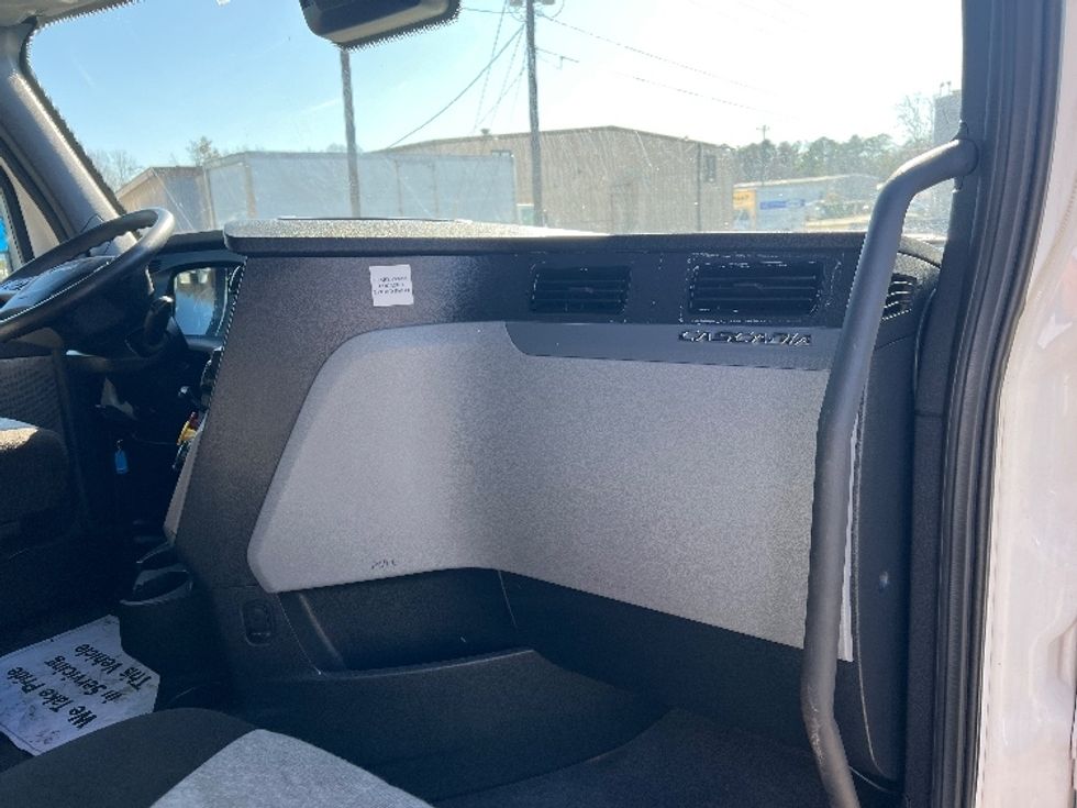 Sleeper Tractor-Heavy Duty Tractors-Freightliner-2022-T12664ST-Indian Trail-NC-298,358\n\t\tmiles-$ 85,250 - Image 13