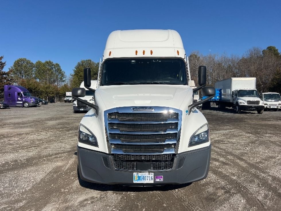 Sleeper Tractor-Heavy Duty Tractors-Freightliner-2022-T12664ST-Indian Trail-NC-298,358\n\t\tmiles-$ 85,250 - Image 2