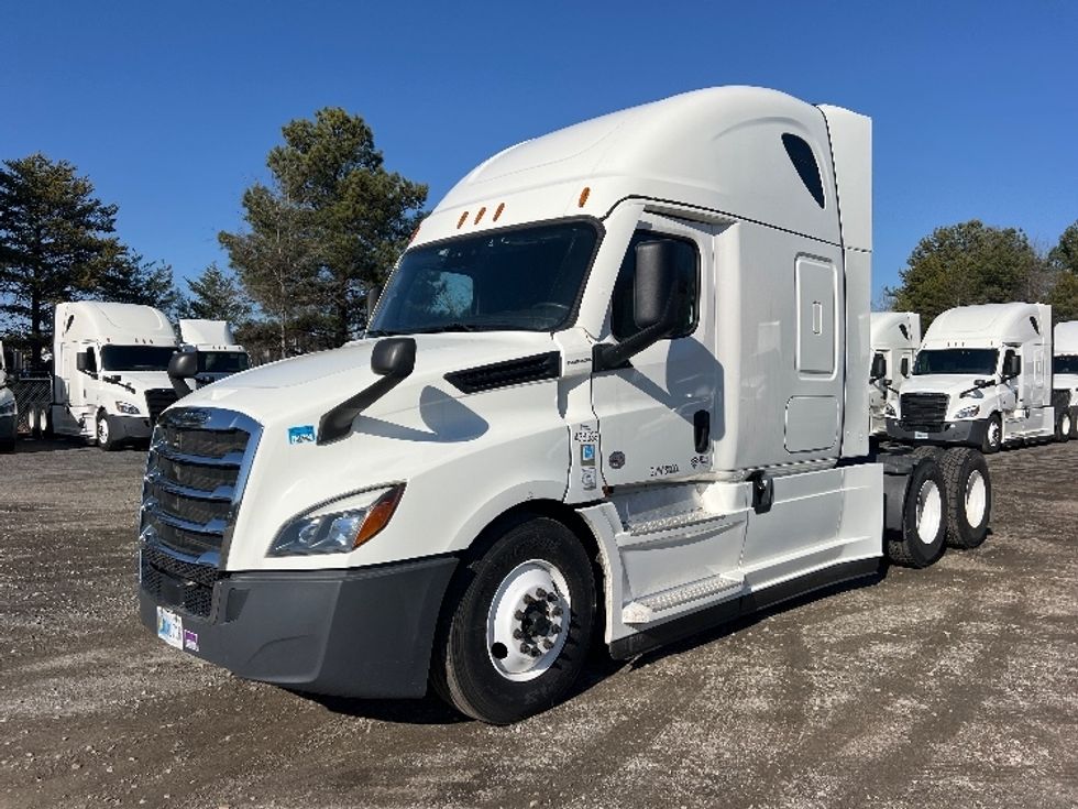 Sleeper Tractor-Heavy Duty Tractors-Freightliner-2022-T12664ST-Indian Trail-NC-298,358\n\t\tmiles-$ 85,250 - Image 3