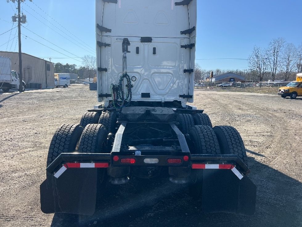 Sleeper Tractor-Heavy Duty Tractors-Freightliner-2022-T12664ST-Indian Trail-NC-298,358\n\t\tmiles-$ 85,250 - Image 5