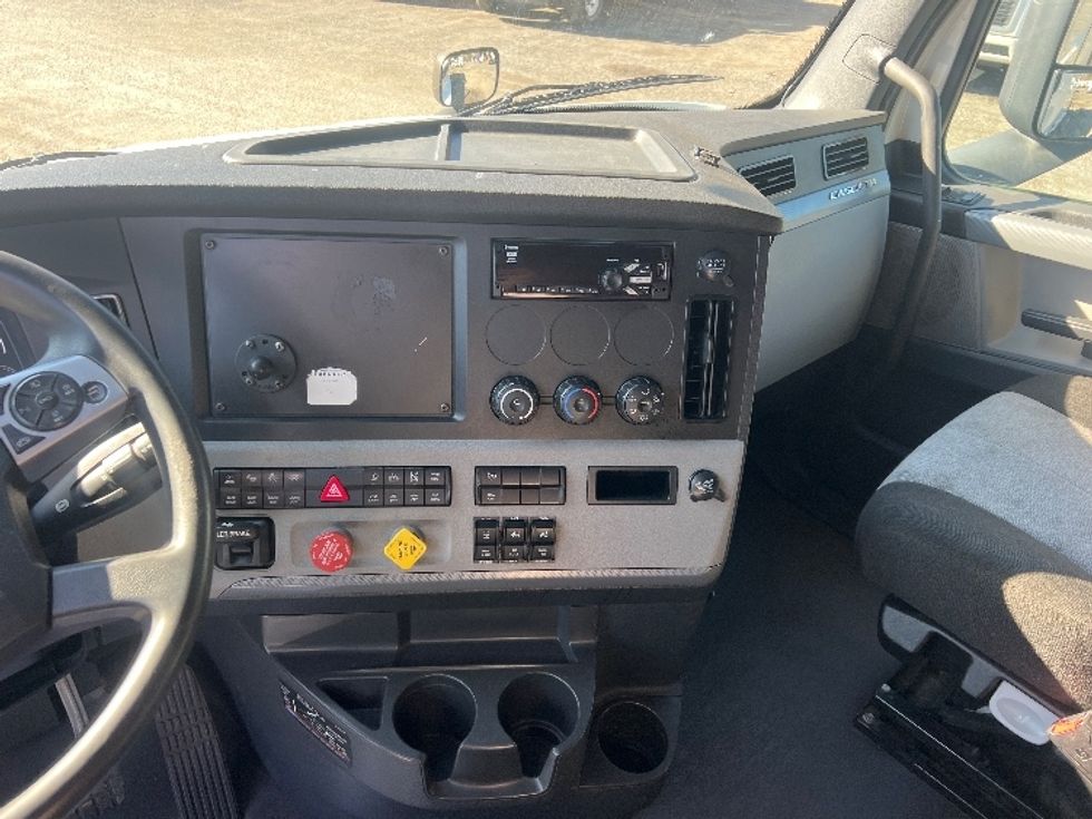 Sleeper Tractor-Heavy Duty Tractors-Freightliner-2022-T12664ST-Indian Trail-NC-327,321\n\t\tmiles-$ 83,000 - Image 12