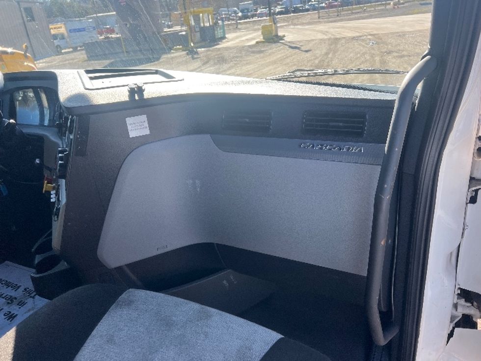 Sleeper Tractor-Heavy Duty Tractors-Freightliner-2022-T12664ST-Indian Trail-NC-327,321\n\t\tmiles-$ 83,000 - Image 14