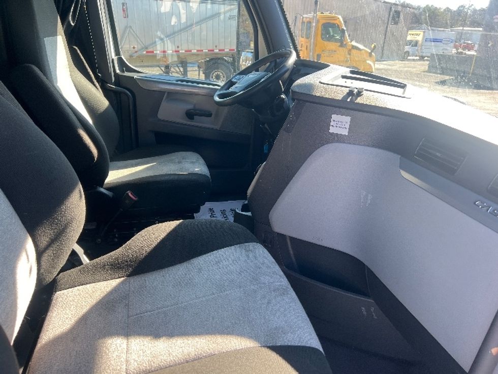 Sleeper Tractor-Heavy Duty Tractors-Freightliner-2022-T12664ST-Indian Trail-NC-327,321\n\t\tmiles-$ 83,000 - Image 15