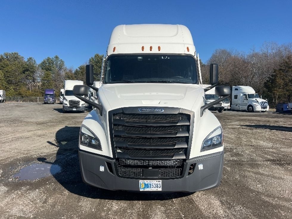 Sleeper Tractor-Heavy Duty Tractors-Freightliner-2022-T12664ST-Indian Trail-NC-327,321\n\t\tmiles-$ 83,000 - Image 2