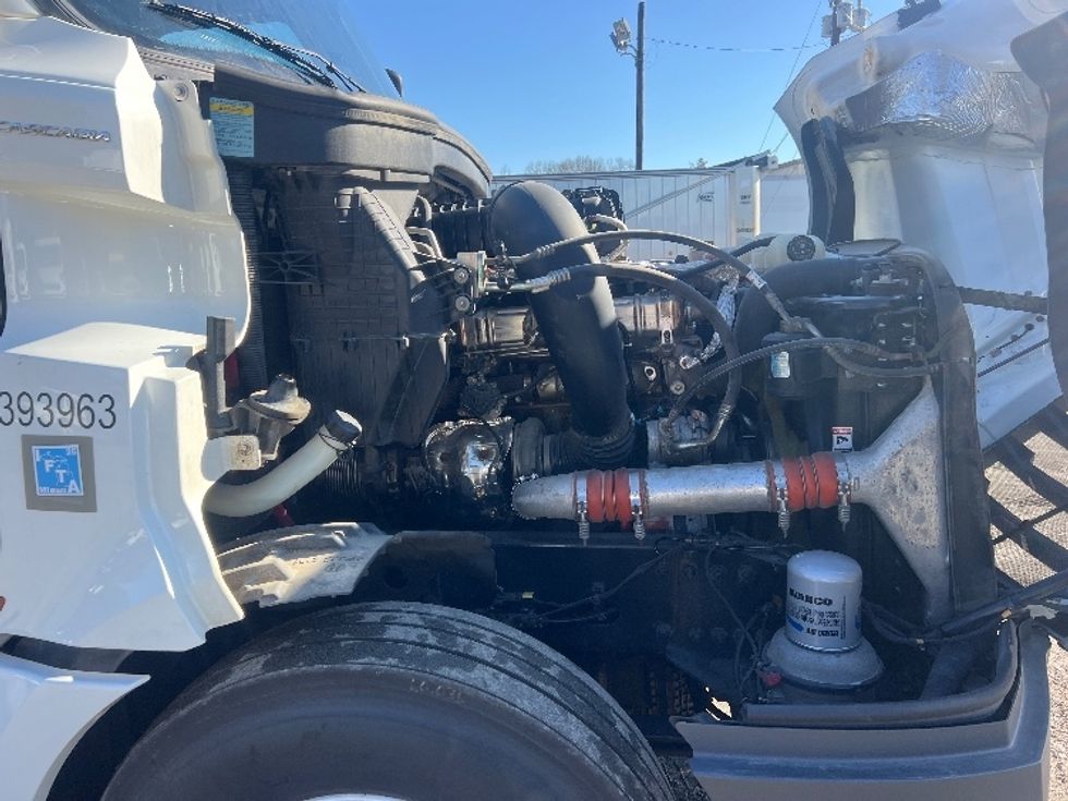 Sleeper Tractor-Heavy Duty Tractors-Freightliner-2022-T12664ST-Indian Trail-NC-327,321\n\t\tmiles-$ 83,000 - Image 20