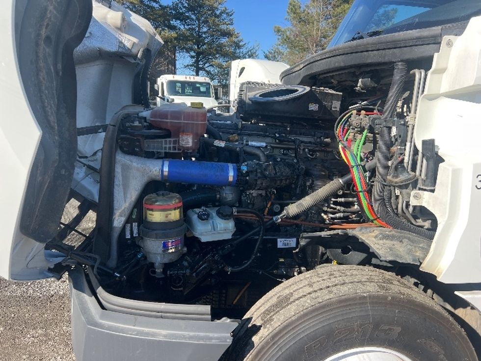 Sleeper Tractor-Heavy Duty Tractors-Freightliner-2022-T12664ST-Indian Trail-NC-327,321\n\t\tmiles-$ 83,000 - Image 21