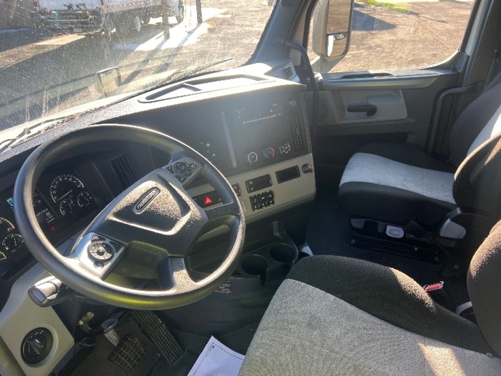 Sleeper Tractor-Heavy Duty Tractors-Freightliner-2022-T12664ST-Indian Trail-NC-349,434\n\t\tmiles-$ 81,250 - Image 10