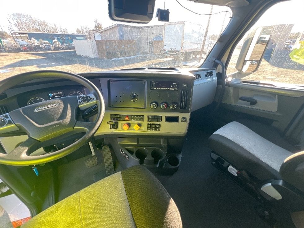 Sleeper Tractor-Heavy Duty Tractors-Freightliner-2022-T12664ST-Indian Trail-NC-349,434\n\t\tmiles-$ 81,250 - Image 12