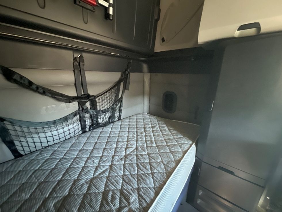 Sleeper Tractor-Heavy Duty Tractors-Freightliner-2022-T12664ST-Indian Trail-NC-349,434\n\t\tmiles-$ 81,250 - Image 17