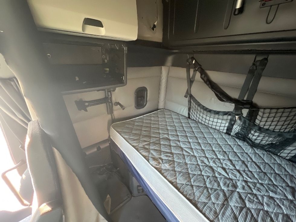 Sleeper Tractor-Heavy Duty Tractors-Freightliner-2022-T12664ST-Indian Trail-NC-349,434\n\t\tmiles-$ 81,250 - Image 19