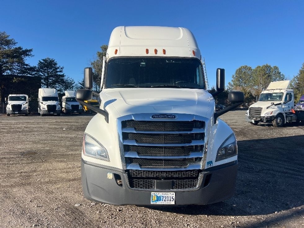 Sleeper Tractor-Heavy Duty Tractors-Freightliner-2022-T12664ST-Indian Trail-NC-349,434\n\t\tmiles-$ 81,250 - Image 2