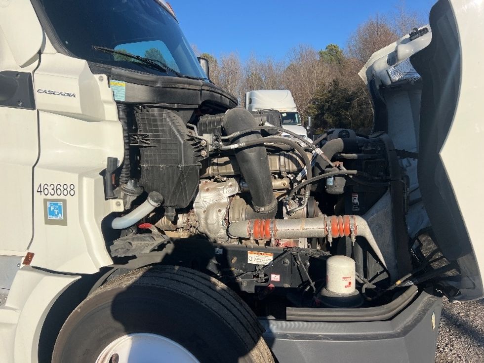 Sleeper Tractor-Heavy Duty Tractors-Freightliner-2022-T12664ST-Indian Trail-NC-349,434\n\t\tmiles-$ 81,250 - Image 20