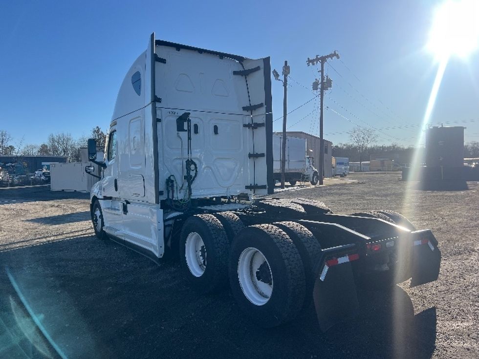 Sleeper Tractor-Heavy Duty Tractors-Freightliner-2022-T12664ST-Indian Trail-NC-349,434\n\t\tmiles-$ 81,250 - Image 5