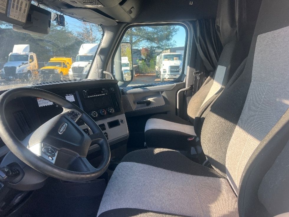 Sleeper Tractor-Heavy Duty Tractors-Freightliner-2022-T12664ST-Indian Trail-NC-380,355\n\t\tmiles-$ 78,750 - Image 10