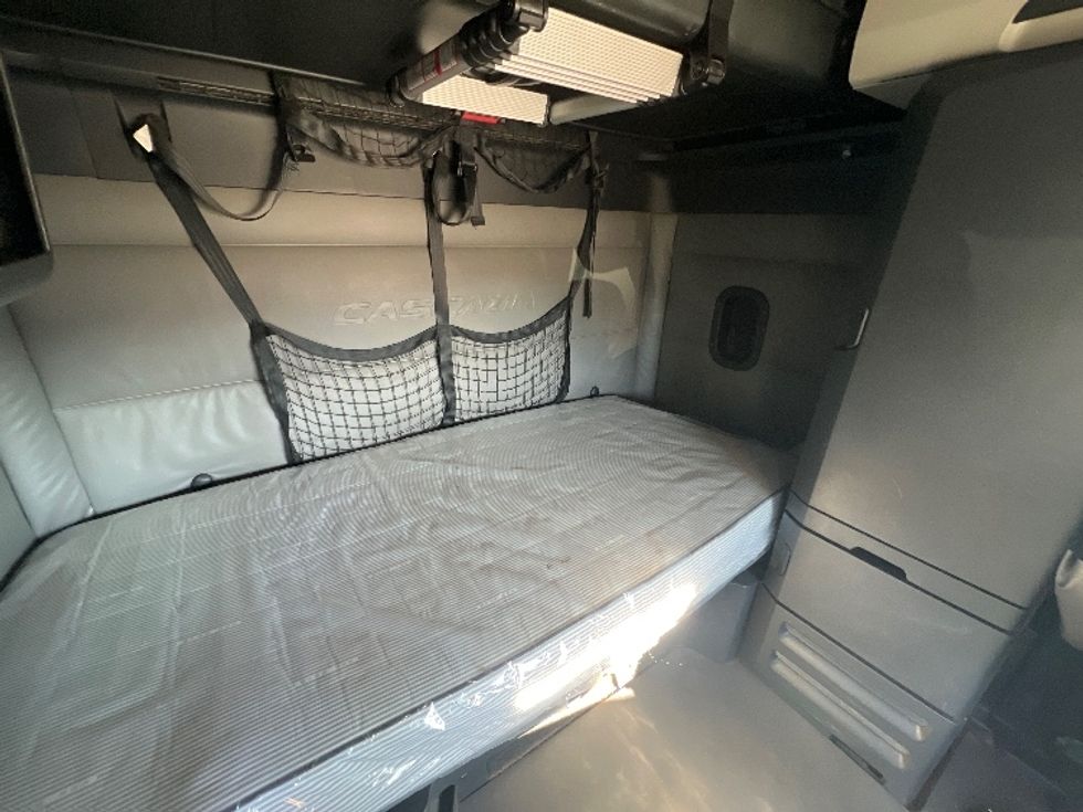 Sleeper Tractor-Heavy Duty Tractors-Freightliner-2022-T12664ST-Indian Trail-NC-380,355\n\t\tmiles-$ 78,750 - Image 17