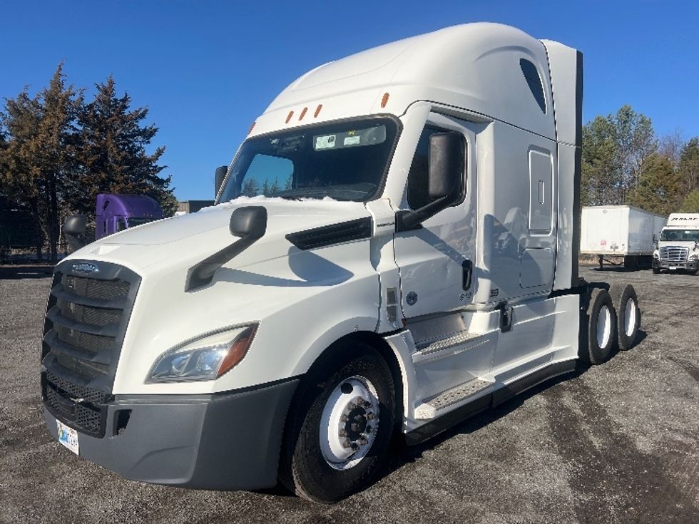Sleeper Tractor-Heavy Duty Tractors-Freightliner-2022-T12664ST-Indian Trail-NC-380,355\n\t\tmiles-$ 78,750 - Image 3